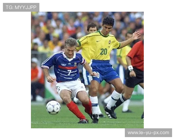 蒂亚戈·席尔瓦:巴西中卫再创辉煌,领衔防线稳固球队 蒂亚戈·席尔瓦:巴西中卫再创辉煌,领衔防线稳固球队