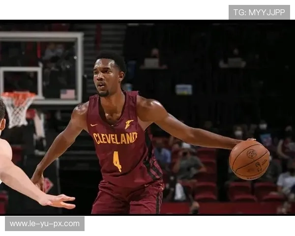 莫布里季后赛防守惊艳全场,成为球队夺冠关键支柱 莫布里季后赛防守惊艳全场,成为球队夺冠关键支柱